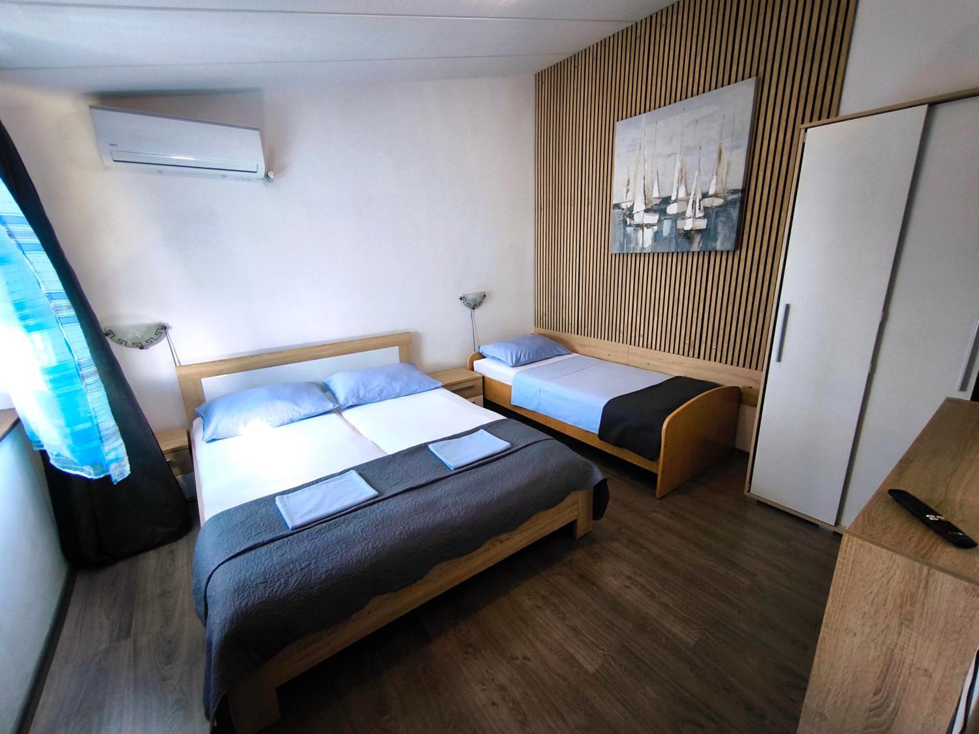 Apartmani Andrea Pula Rum bild