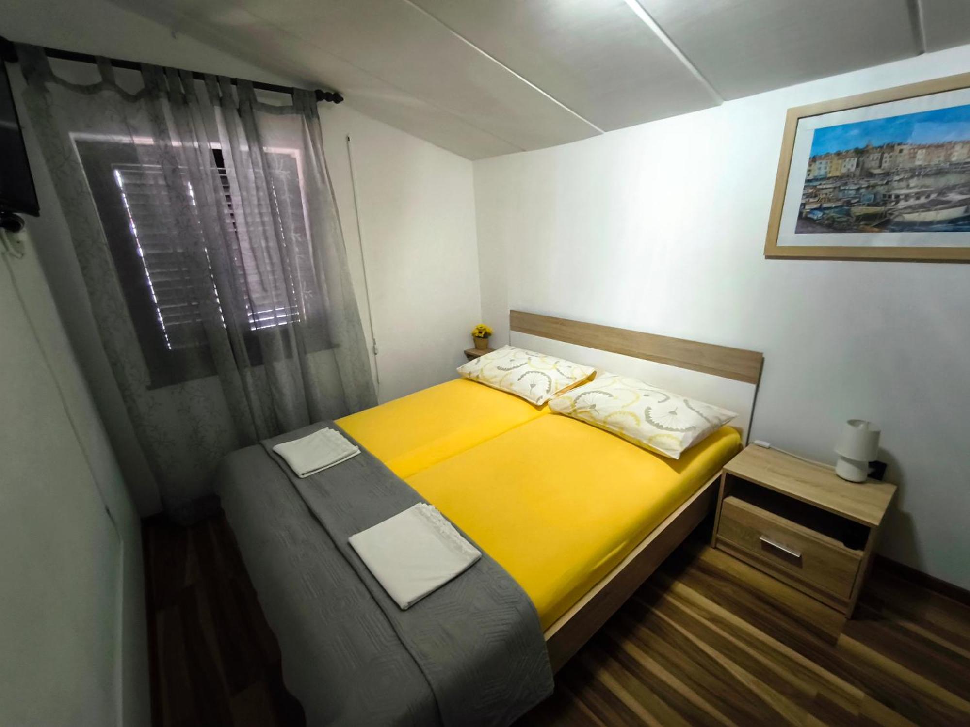 Apartmani Andrea Pula Rum bild
