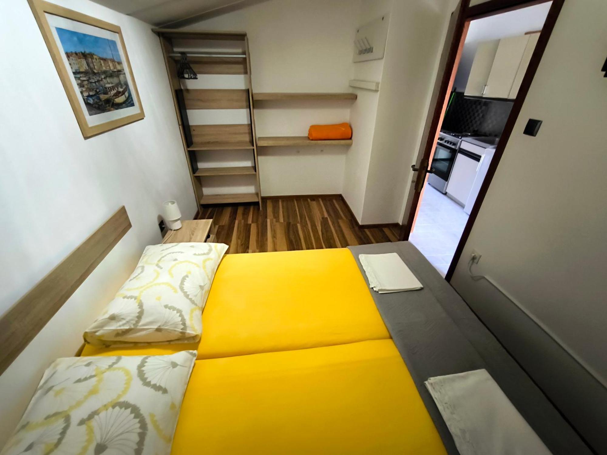 Apartmani Andrea Pula Rum bild