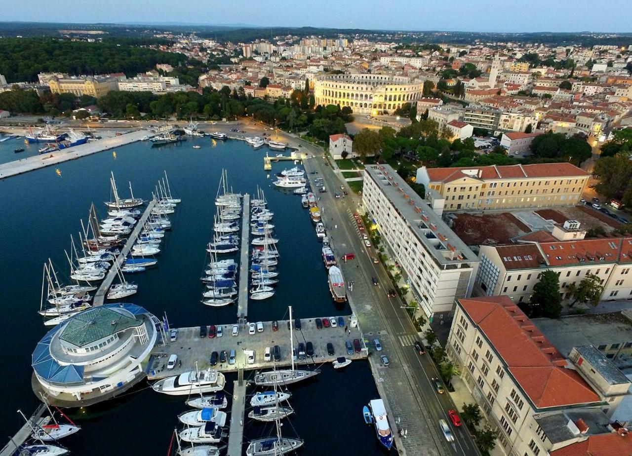 Apartmani Andrea Pula Exteriör bild